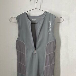 2XU zip front tank